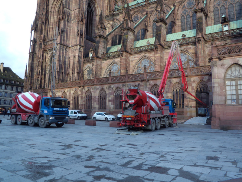 Livraison de béton à la Cathédrale de Strasbourg