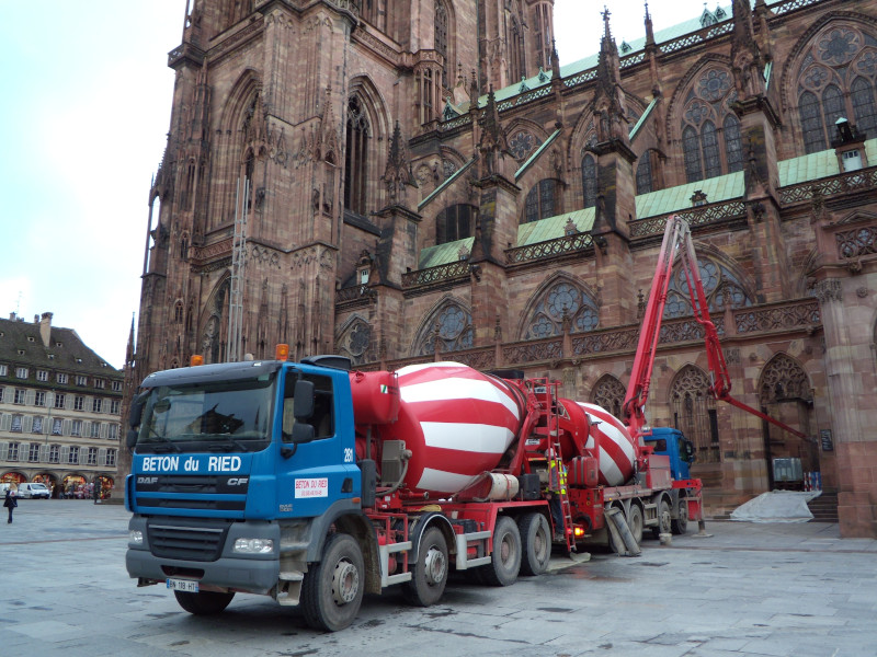 Livraison de béton à la Cathédrale de Strasbourg