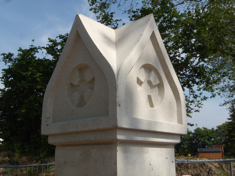 Portail en béton de l'Église Orthodoxe Russe de Strasbourg